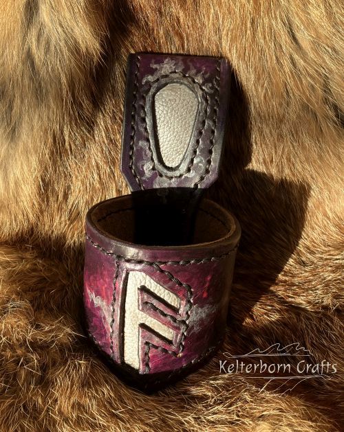 "Ansuz" Leather Belt Horn Holder