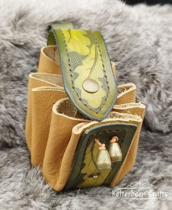 Medium Sized Leather Pouch "Oak Leaves" - Green and Beige